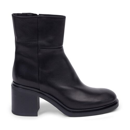 Kathryn Wilson Sylvie Boot